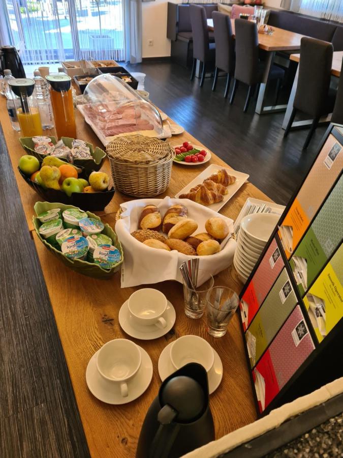 Hotel Restaurant Zehn-Brunnen レニンゲン エクステリア 写真
