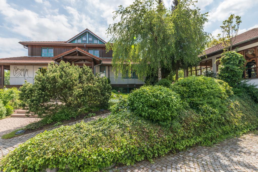 Hotel Restaurant Zehn-Brunnen レニンゲン エクステリア 写真